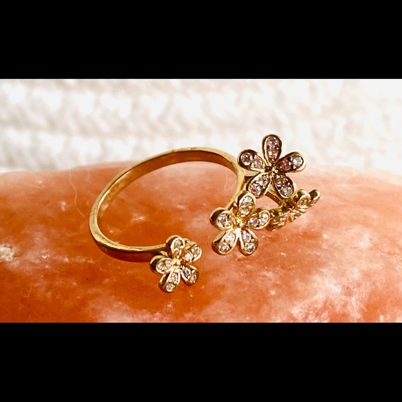Feminine Floral Ring - Picture 2 of 5